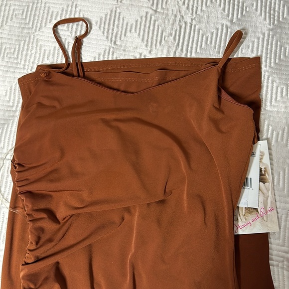 Honey and rosie side cinch slit hem dress brick color bodycon style - Picture 3 of 8